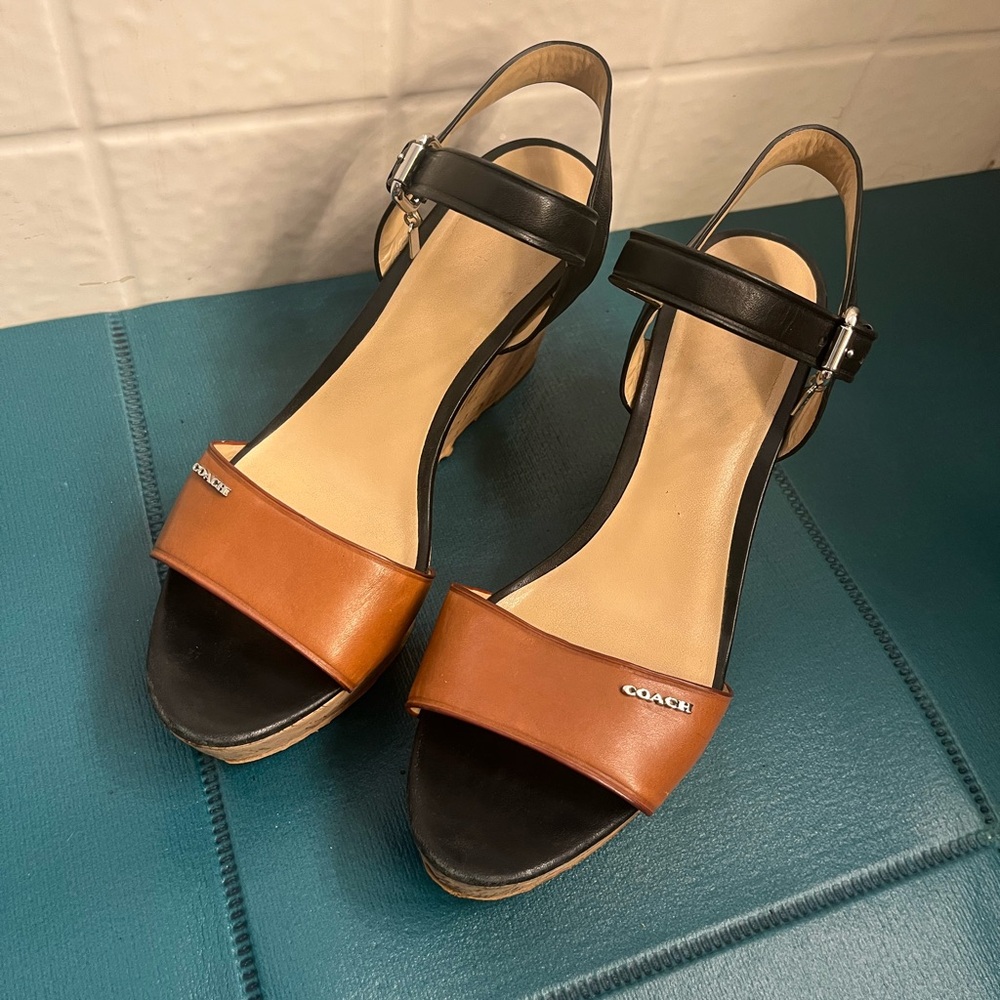 Coach Women's Black and Tan Sandals
